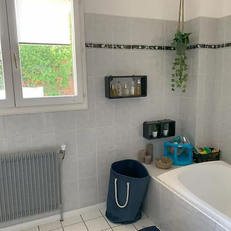Дом отдыха Maison Familiale Avec Piscine Au Calme Бланкфор